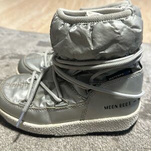 MOON BOOT
​Little Kids 
Waterproof